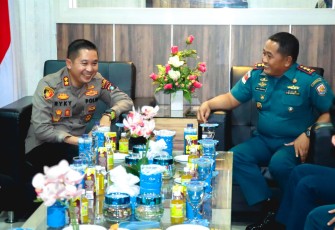 Danlanal Tbk saat Sambut Hangat Kunjungan Kapolres Karimun