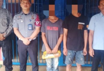 Petugas Rutan Kelas IIB Sipirok saat menerima dua pencuri kabel dari RTP Polsek Sipirok.