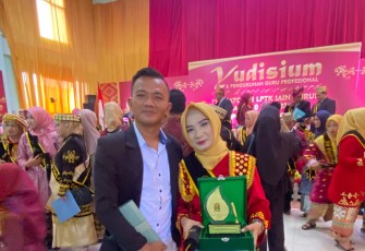 Mahasiswi IAIN Curup Batc III Asal Bengkulu Utara Sabet Cumloude dengan IPK 4,00