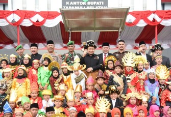 Pakaian Adat Mewarnai Peringatan Hardiknas 2023 di Tapsel 