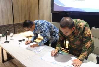 Bupati Blora Arief Rohman menandatangani MoU dengan pihak PT Maharaksa Biru Energi Tbk.