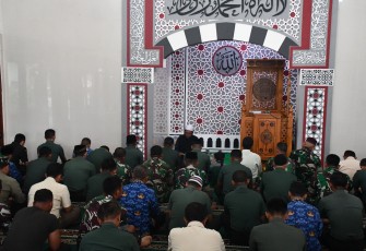 Hari Juang TNI AD Ke-78 Tahun 2023 Korem 081/DSJ menggelar doa bersama yang diselenggarakan di masjid jenderal sudirman Makorem, Jl. Pahlawan, No. 50, Kota Madiun, Kamis (14/12/2023)
