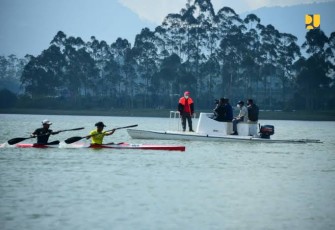 Menteri PUPR Basuki Hadimuljono saat Lepas Tim Dayung ke SEA Games Kamboja 2023.