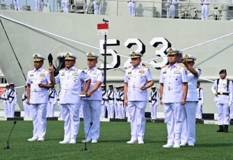 Kepala Staf Angkatan Laut (Kasal) Laksamana TNI Muhammad Ali memimpin Upacara Serah Terima Jabatan (Sertijab) Komandan Pusat Hidro-Oseanografi TNI Angkatan Laut (Danpushidrosal) dan Panglima Komando Lintas Laut Militer (Pangkolinlamil), bertempat di Lapangan M. Silam Mako Kolinlamil, Tanjung Priok, Jakarta Utara, Senin (20/11)
