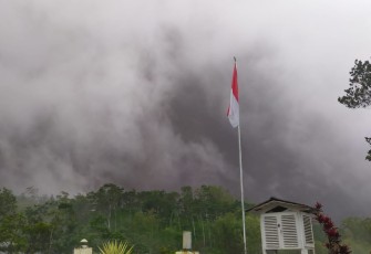 Gunung Merapi Muntahkan APG