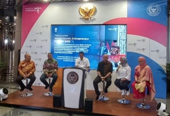 Menteri Pariwisata dan Ekonomi Kreatif Sandiaga Uno, meresmikan Sumatra Barat sebagai tuan rumah World Islamic Entrepreneur Summit 2023 di Kantor Kemenparekraf.