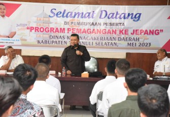 Bupati Tapsel Dolly Pasaribu, saat membuka pelatihan magang, pada Rabu (10/5) di UPTD Balai Latihan Kerja (BLK) Kabupaten Tapsel, Siharang-Karang, Kota Padang Sidempuan