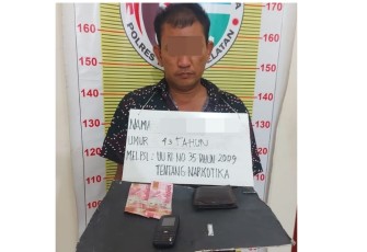 Tersangka dan barang bukti ditahan Sat Resnarkoba Polres Tapsel guna pemeriksaan lebih lanjut