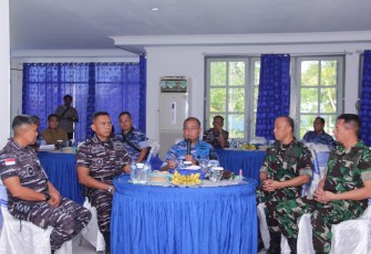 Danlanudal Biak Kolonel Laut (P) Henoch Nasarius Virzawan saat Hadiri Rapat Sinkronisasi Sail Teluk Cendrawasih