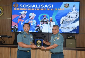224 Siswa-siswi SMA/SMK/MAN Kota Surabaya mengikuti acara Kampanye Sosialisasi dan Pelatihan Penerimaan Prajurit TNI AL TA. 2024, yang bertempat di Gedung Serbaguna Mako Lantamal V, Jl. Laksda M. Nazir Perak, Surabaya, Selasa (19/12/2023)
