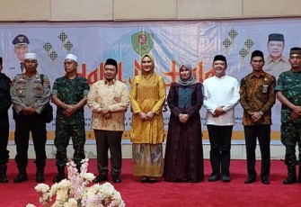 Kapolres, AKBP Imam Zamroni, SIK, MH, diwakili Kasat Samapta, AKP Harun, SH, menghadiri Halal Bihalal 1444 Hijriah Pemerintah Kabupaten (Pemkab) Tapanuli Selatan (Tapsel), Jumat (12/5/2023) 