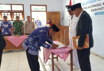 Danramil 0801/09 Sudimoro saat Hadiri Pelantikan Pengambilan Sumpah Kepala Dusun Krajan
