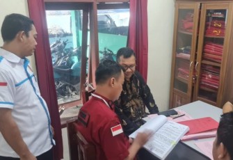 Sat Resnarkoba Polres Tapanuli Selatan (Tapsel) kembali melimpahkan tiga orang tersangka dan barang bukti kasus narkotika ke Jaksa Penuntut Umum (JPU) Kejaksaan Negeri (Kejari) Padang Lawas Utara (Paluta) 