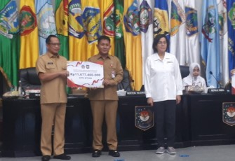 Sekertaris Daerah Kota Bitung Ir. Rudy Theno ST., MT saat bersama Mentri Keuangan dan Mendagri