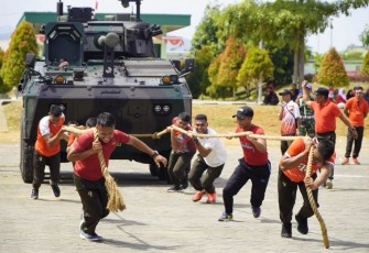 Divif 3 Kostrad Gelar Lomba Tarik Panser Badak dan Makanan Sehat Anti Stunting