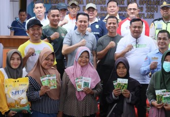 Pj Gubernur Sumsel, Pangdam II Sriwijaya dan Pj Walikota Lubuk Linggau saat Gelar Pasar Murah