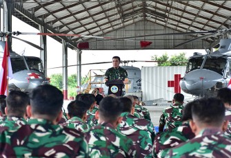 Komandan Wing Udara 2 Gelar Do'a Bersama di shelter Skuadron Udara 400 Wing Udara 2 Puspenerbal, Pangkalan Udara TNl AL Juanda, Minggu (19/11/2023).
