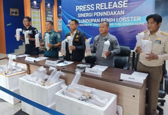 Konferensi pers di Kantor Wilayah DJBC Khusus Kepulauan Riau.