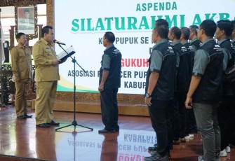Bupati Blora Arief Rohman saat memberikan arahan ke KPL terkait terbatasnya pupuk bersubsidi tahun 2023 di kabupaten Blora.