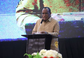 Wamendagri John Wempi Wetipo pada acara Penyambutan Penjabat (Pj) Gubernur Papua Pegunungan beserta Rombongan di Gedung Aithousa Wamena.