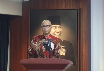 JAM-Intelijen Dr. Reda Manthovani saat memberikan pemaparan pada acara Rapat Koordinasi Bidang Nasional (RAKORBIDNAS) DPP-PDI dengan Tema ”Mewujudkan Pemilu Jurdil dan Sistem Pencegahan Kecurangan Pemilu”, Jumat 24 November 2023.