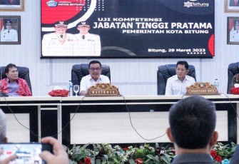 Walikota Bitung saat membuka uji kompetensi jabatan tertinggi Pratama pemerintah Kota Bitung