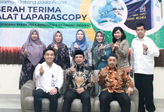 Penyerahan Bantuan Alat Laparaskopi