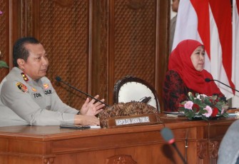 Kapolda Jatim Irjen Pol Toni Harmanto saat rakor lintas sektoral laka perlintasan kereta api 