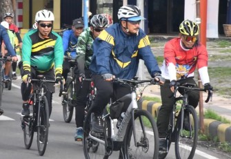 Danrem 081/DSJ Kolonel Inf Deni Rejeki gowes bersama anggota 