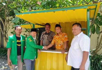 PAC ANSOR di Kabupaten Kediri saat Diberi Gerobak UMKM oleh Sarmuji