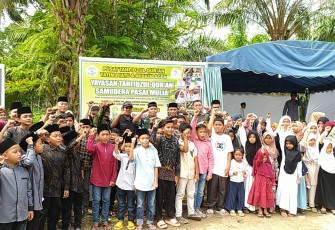 Dua puluh santri Dayah Bustanus Sai'dah saat kembali Terima kebutuhan Pokok
