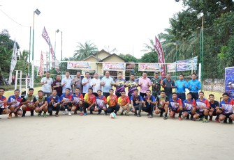 Wabup Taufik ZA saat Buka Turnamen Volly di Aek Kuasan