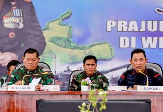 Kapolri Jenderal Listyo Sigit Prabowo saat memberikan pengarahan di Polda Papua. Senin (9/1)