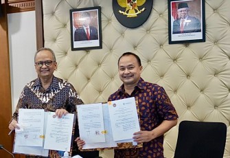 Deputi Bidang Usaha Mikro KemenkopUKM Yulius saat MoU Program Pemberdayaan Koperasi dan UMKM di daerah kemiskinan Ekstrim, Jakarta, Selasa, (10/1)