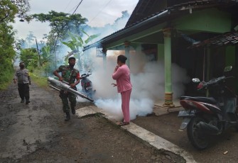 Fogging di wilayah desa binaan 