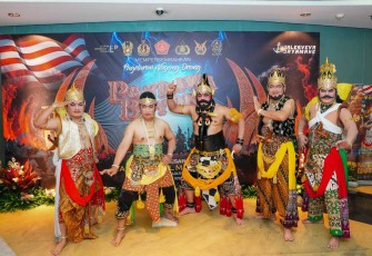 Panglima, Kapolri dan Kepala Staf Main Wayang Orang, Minggu (15/1)