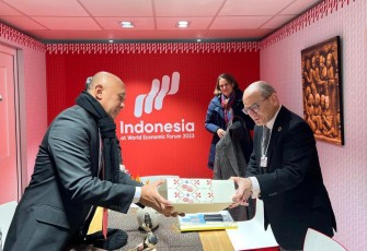 Menteri Teten Masduki bersama Magdi Batato Chief Operating Officer Nestle Global di Swiss, Rabu (18/1)
