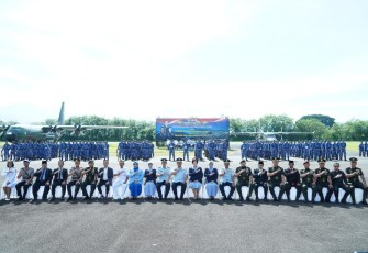 Foto bersama Pangdiv 2 Kostrad beserta jajaran Lanud Abd Saleh 