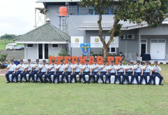 Dankoharmatau Marsda TNI Bambang Triono foto bersama jajaran Depohar 90 