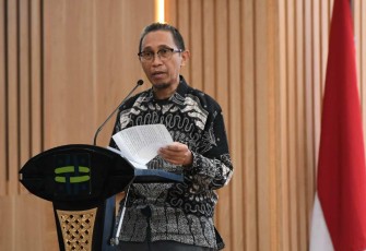 Luhur Pradjarto saat Memberikan pemaparan di Jakarta 