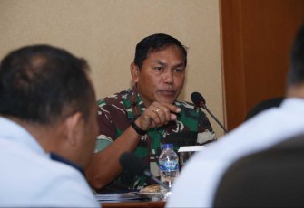 Wadan Koharmatau Marsma TNI Joseph Rizki Prabowo saat memberikan pengarahan 