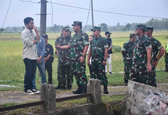 Pangdam V Brawijaya Mayjen TNI Farid Makruf saat mengunjungi wilayah Madiun