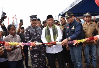 Laksma TNI Singgih Sugiarto saat menghadiri syukuran nelayan enam muara