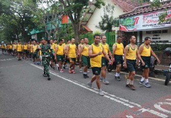 Jalan santai Prajurit Kodim 0807/Tulungagung 