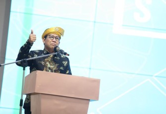 Abdul Halim Iskandar, membuka Sarasehan bersama pemilik BUMDes tentang meningkatkan Ekonomi Desa melalui BUMDesa Bersama di Teluk Bakau, Kabupaten Bintan. Rabu (1/2/2023)