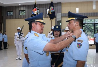 Pangkoopsud I Marsda TNI Bambang Gunarto saat melantik Dankosek IKN Marsma TNI Yuniarsa Aditya Permana 