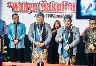 Kapolri Jenderal Listyo Sigit Prabowo saat membuka pagelaran Wayang Kulit Wahyu Makutharama 