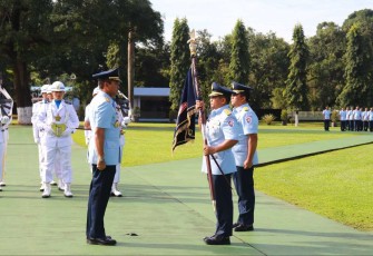 Pangkoopsudnas Marsdya TNI M Tonny Harjono saat melantik Pangkoopsud II Marsda TNI Andi “Elanus” Kustoro 