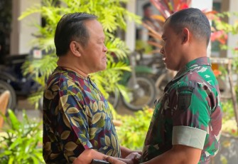 Danrem 081/DSJ Kolonel Inf Deni Rejeki saat bersama Kirun