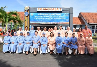 Foto bersama di sekolah Angkasa Lanud Muljono 